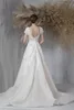 2021 New Wedding Dresses V 넥 덮인 소매 레이스 아플리케 신부 가운 맞춤 제작 백리스 스윕 기차 라인 웨딩 드레스