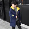 Jaqueta para meninos 2020 novos jaquetas de inverno com capuz moda parkas quentes para adolescentes meninos engrossar casaco meio-longo as crianças lj201007