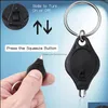 Keychains Fashion Accessoires LED Keychain Light Mini zaklamp Badge -lichten voor verpleegkundigen met ronde batterijen Key Ring Torch White Beam Shel