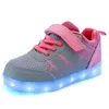 حجم 25-37 الأطفال متوهجة للأحذية الأولاد المتوهجة أحذية رياضية مضيئة مع نعل إضاءة للفتيات USB المشحونة LED Slippers LJ201202