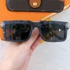 2022 Fabrik Großhandel Hohe Qualität Platte Sonnenbrille Trendy Damen Netz Rot Gleiche Mode Street Shot Personalisierte Box Herren Z1403