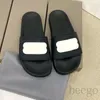 2022 Ters Erkek Kadın Slaytlar Slaytlar Sandalar Kauçuk veya Tasarımcı Düz ​​Sole Terlik Piscine Havuz Slide Sandal Siyah Kırmızı 3D Kaydırıcılar için Kabartma W4SS#