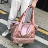 Nya Kvinnors Travel Bag Shopper Koppling Stor Kapacitet Vattentät Väska Silver Kvinna Fitness Gym Yoga Fashion Sports Handväska Q0113