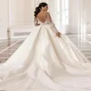 Nyaste mode En linje Bröllopsklänningar Lyxiga Långärmade Pärlor Appliqued Lace Princess Bridal Gowns Glitter Sweep Train Robes de Mariée