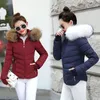 Giacca invernale da donna Parka per cappotto Moda femminile Piumino con cappuccio Grande cappotto con collo in pelliccia sintetica 2019 Autunno Outwear Ladies T200114