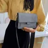 Geniş Bant Çapraz Omuz Çantaları Bayanlar Lüks Tasarımcı Uzun Kemer Çanta Bayanlar PU Malzeme Ekleme Kontrast Renk Cüzdan Cep Telefonu