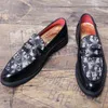 PU Läder Loafer Grund Klassisk Svart 2021 Nya Män Skor Vår Höst Slip on Round Toe Casual Business Skor Utomhus Bekväm Kortfattad DH603