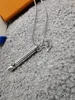 Europe America Style Men Lady Femmes Lovers Collier à longue chaîne avec gravé V Full Diamond Whistle Pendant Gift4183890