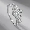 D Color Morsonite Four Claw Diamond Proposal Anello nobile Donna S925 Argento placcato platino Squisita corona Gioielli di fidanzamento