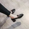 ドレスシューズ女性イギリスの小さな革の靴ファッションスクエアトゥメタルバックルチャンキーヒールローファーズプラットフォームハイヒール220310