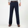 Размер 30 45 мужчин деловые джинсы классические мужские джинсы плюс размеры мешковатые прямые мужчины джинсовые брюки хлопковые голубые рабочие джинсы мужчины LJ200903
