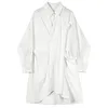 [EAM] 2020 Yeni Bahar Sonbahar Yaka Uzun Kollu Beyaz Gevşek Bandaj Bölünmüş Ortak Iki Parçalı Gömlek Elbise Kadın Moda Gelgit LJ200818