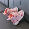 Nieuwe mode kinderen laarzen baby meisjes peuter warme winter schoenen met zachte dutje innerlijke kinderen aardbei chaussures gieten enfants