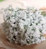 신부는 Gypsophila 결혼식 용품으로 가득한 시뮬레이션을 들고 있습니다. 가짜 꽃 가짜 꽃 바탕 화면 웨딩 장식 20pcs CX220210