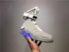 Autentico Mag Ritorno al futuro Glow In The Dark Grigio Stivali Nero Rosso Scarpe LED di Marty McFly Luci Martys McFlys Mags Taglia 7-12