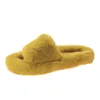 2021 Mulheres de luxo Slides Shoes Sapatos Sapatos Fomentas Confortáveis Slides Amarelo Black Slipper Flip Flip Tamanho 35-40 Color18