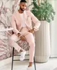 Красивый свет розовый мужские костюмы свадьбы смокинг пикированные отвороты тонкий подходящий костюм Homme Groom Formate Found костюм Terno Masculino Prom Groom на заказ 2 штуки Blazer