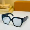 Kadınlar için Erkek Güneş Gözlüğü Z1565W Klasik Kare Çerçeve Nefis Baskı Tapınakları Basit ve Popüler Stil En Kaliteli Açık UV400 Koruyucu Gözlükler
