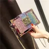 20223 Ny kvinnlig väska Koreansk mode Sekvenserad liten resväska Cool Womens One-Shoulder Messenger Bag Charmiga kedja fyrkantiga väskor Girl Evening Bags