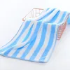 Striped Coral Fleece Handduk för vuxna Hushållshanddukar Män Kvinnor Tvätta ansiktshandduk Snabbtorkande Mjuk hög Absorption 35 * 75cm