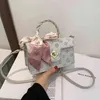 Sacs à main bon marché Liquidation 60% de réduction sur le sac à main pour femmes doux Messenger en relief foulard en soie rose portable petit carré ventes