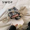 Shoppingkassar Swdf Beaded Small Handbag Dam Mini Messenger Fashion Shoulder Sommar Mobiltelefon Designer Rivet Kvinna 220303