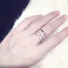Новое супер сверкающее кольцо с бриллиантами кубического циркония, модное роскошное дизайнерское кольцо с буквой V, широко открытое геометрическое кольцо для женщин, Girls305J