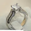 SZ 511 VICTORIA WIECK KVINNA LUXURY SMYCKE 7MM PRINCESS CUT VIT SAPPHIRE Simulerad Diamond Gem 925 Sterling Silver Wedding 3in19548929