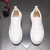 Diseñador de moda vestido de novia zapatos de cuero de lujo primavera otoño blanco cojín de aire zapatillas de deporte de los hombres plataforma de estilo británico hombre casual mocasines para caminar