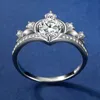D Color Morsonite Four Claw Diamond Proposal Anello nobile Donna S925 Argento placcato platino Squisita corona Gioielli di fidanzamento