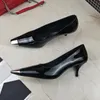 Kadın Elbise Ayakkabı Moda Yüksek Topuklu Tekne Ayakkabı Tasarımcı Deri Stiletto Topuk Topuklu 6 cm 100% Dana Metal Düğme Sivri Siyah Patent Ayakkabı Büyük Boy 34-42 US5-US11