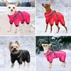 Winter Dog Clothes Super Warm Pet Jacket Coat med sele Vattentäta valpkläder Hoodies för Small Medium s Outfit 220104