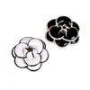 Högkvalitativ emalj Camellia blomma broscher för kvinnor dam Wedding Bridal Bouquet Brosch Dresses Pins Fashion Smycken Party Presenter