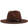 Nya kvinnor filtbälte fedora hatt med breda brim leopard tryck jazzhatt elegant dam hösten sombrero gudfader kvinnlig5471309