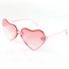 Mode Clean Mirror Hearts Designer Kinder Sonnenbrille Herzform Rahmen mit übergroßen Farben Objektiven Coole Jungen und Mädchen Brillen mit Brillen