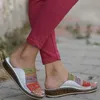 Kvinnor tofflor blandade färgskor ihåliga kilar plattform platt sula strandmulor damer glider fest sandaler zapatos mujer y200624 gai gai gai