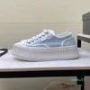 Sapatos de esportes femininos grossos casuais lona mulheres verão aumento biscoito versátil fundo plano pequeno branco