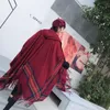 Schals Winter Umhang Frauen weiche Kaschmir-ähnliche Druckkämpfe Capes Mantel Ponchos Mujer Elegante Decke Female weibliche Schal1356n