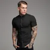 Ankomster sommarman Kortärmad skjorta Solid Fitness Mens Stand Collar Super Slim Fit Business Dress Button Gym Tops 220312