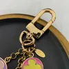 Fashion Luxury Designer Keychain Classic Brands Key Buckle Flower Letter Mönster äkta läder Gyllene nyckelringar Menskvinnor