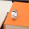 Luxurys Kvinnors Ringar Mäns Designers Ring Fashion Retro Smycken Par Par Ring Äktenskap Enkelt temperament Högkvalitativ Bra Nice