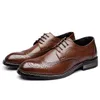 جلد طبيعي الرجال الأحذية الرسمية البروغ أنيق كلاسيكي الأعمال الزفاف أحذية رجالي اللباس