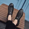 Vente chaude-homme en cuir chaussures d'affaires chaussures habillées décontractées bout rond couleur noire mocassins respirants chaussures en cuir