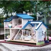 Muzyka LED Światła Miniaturowa Lalka Dom Provence Dollhouse DIY Kit Drewniany Dom Model Zabawka Z Meblami Urodziny Boże Narodzenie Prezenty LJ201126 \ t