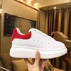 2021 Kadife Siyah Erkek Bayan Chaussures Ayakkabı Güzel Platformu Rahat Sneakers 3 M Tasarımcılar Ayakkabı Deri Katı Renkler Elbise Ayakkabı