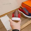 2020 vendita caldauomo mocassini fatti a mano italiano progettista lettera in metallo fibbia slip on scarpe da barca scarpe di te4067770