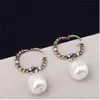 Boucles d'oreilles de luxe en diamant de couleur pour femmes, pendentifs en perles, Double lettres, clous à breloques, strass, vente en gros