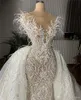 Verkliga bilder kristallpärlade sjöjungfrun bröllopsklänningar med avtagbart tåg lyxappliqued fjädrar saudiarabiska dubai brudklänning cph032