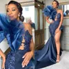 2021 Navy Blue Mermaid Evening Klänningar Sexig En Skulder Ruffles Lace Applique Beaded High Split Custom Made Sweep Train Prom Gown Vestido