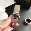 Wowen's Watches Ladies Watch Fashion Brand Vackra Kvinnors Tjej Full Crystal Big Letters Style Dial Metal Steel Band Quartz Armbandsur